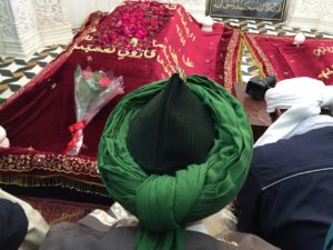 Mawlana Shaykh Muhammad Hisham Kabbani makes dua at Maqam of Imam Rabbani